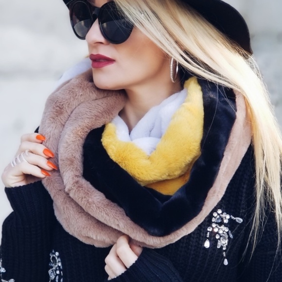 Infinity Scarf Faux Fur ColorBlock - Picture 2 of 3